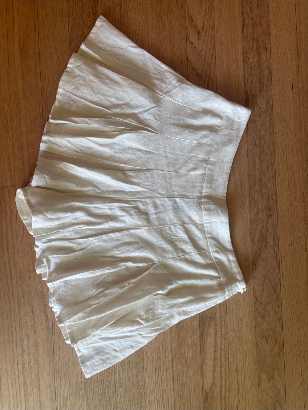 Limited White Pleated shorts - fully lined - size L